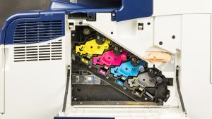Printer multifungsi kantor Xerox WorkCentre — ilustrasi kebutuhan cetak saat pindah kantor